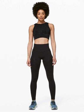 085. Lululemon Energetic Edge Cropped Tank
Black reflective size 4